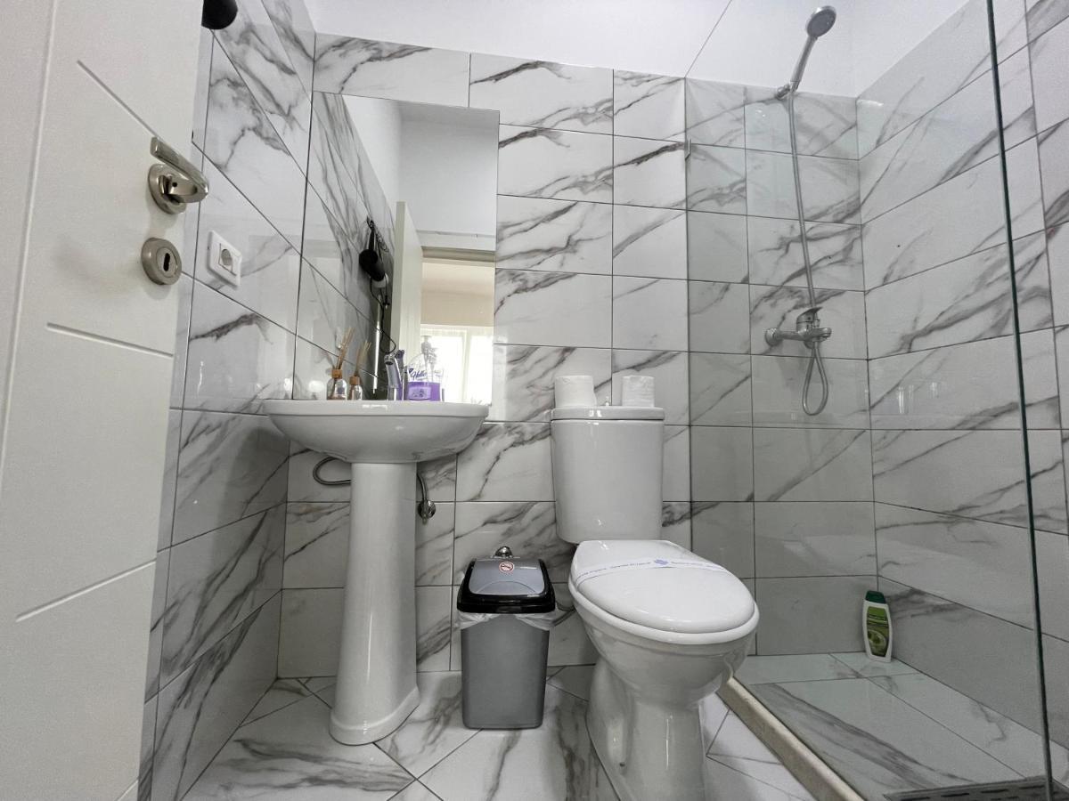 Bricks Studio Apartments Tirana Esterno foto