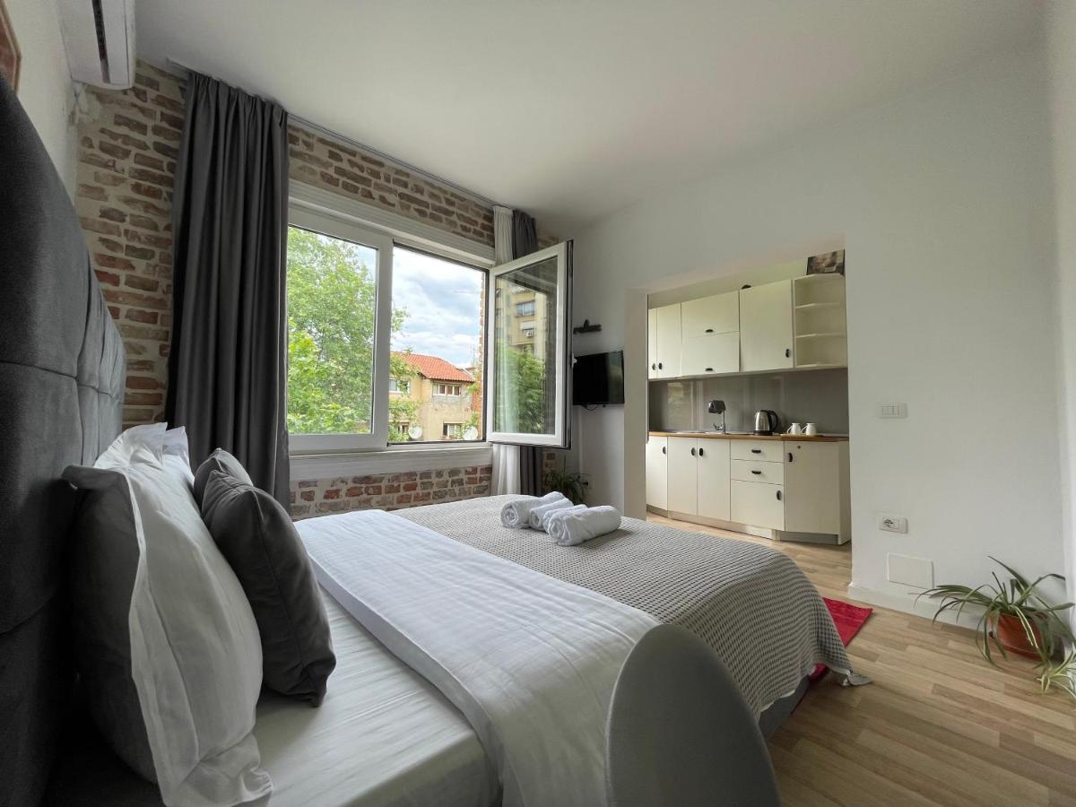 Bricks Studio Apartments Tirana Esterno foto